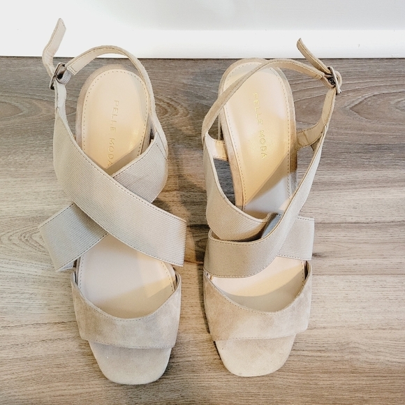 NEW Pelle Moda Cream Strap Sandals ,Size M - Picture 5 of 6